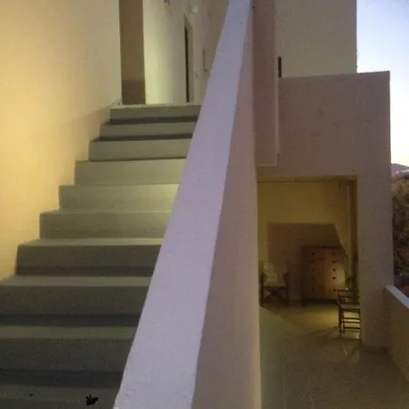 Romantic Hotel Exo Katikies (Santorini)