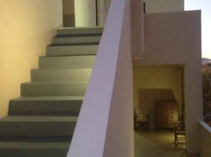 Romantic Hotel Exo Katikies (Santorini)