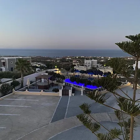 Romantic Hotel Exo Katikies (Santorini)