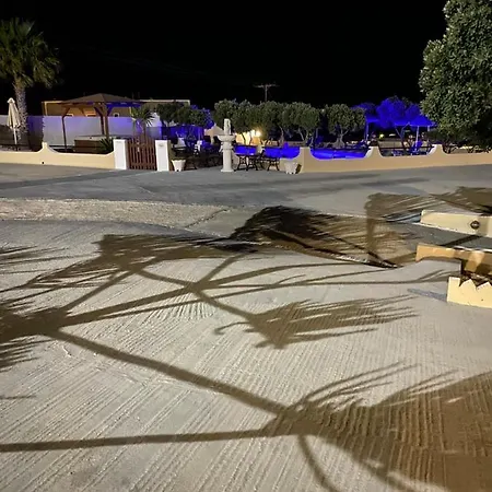 Romantic Hotel Exo Katikies (Santorini)