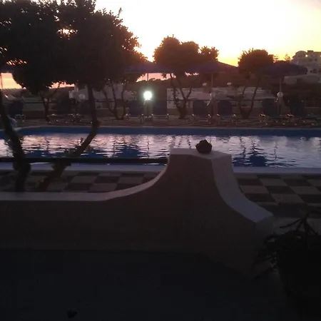 Romantic فندق 3*
