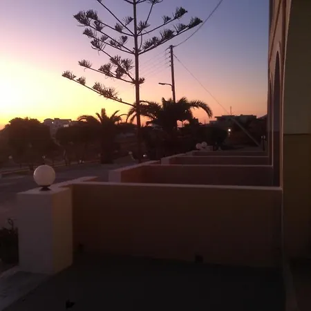 Romantic فندق