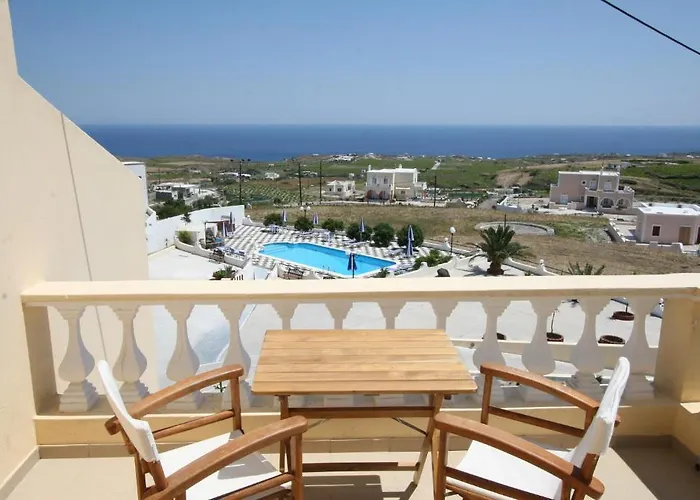 Romantic Exo Katikies (Santorini)